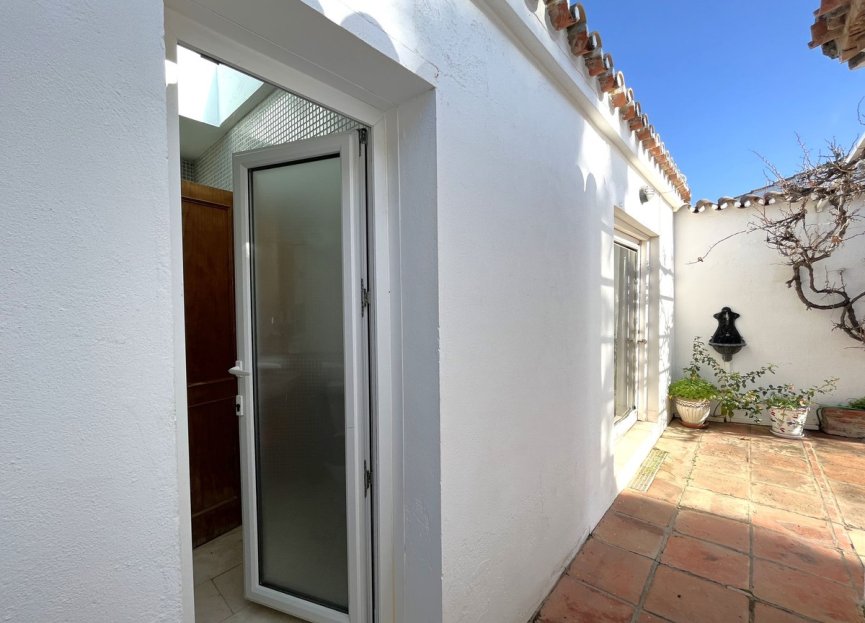 Resale - House - Detached Villa - Estepona - Estepona Centro