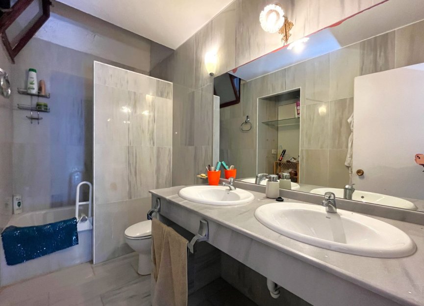 Resale - House - Detached Villa - Estepona - Estepona Centro