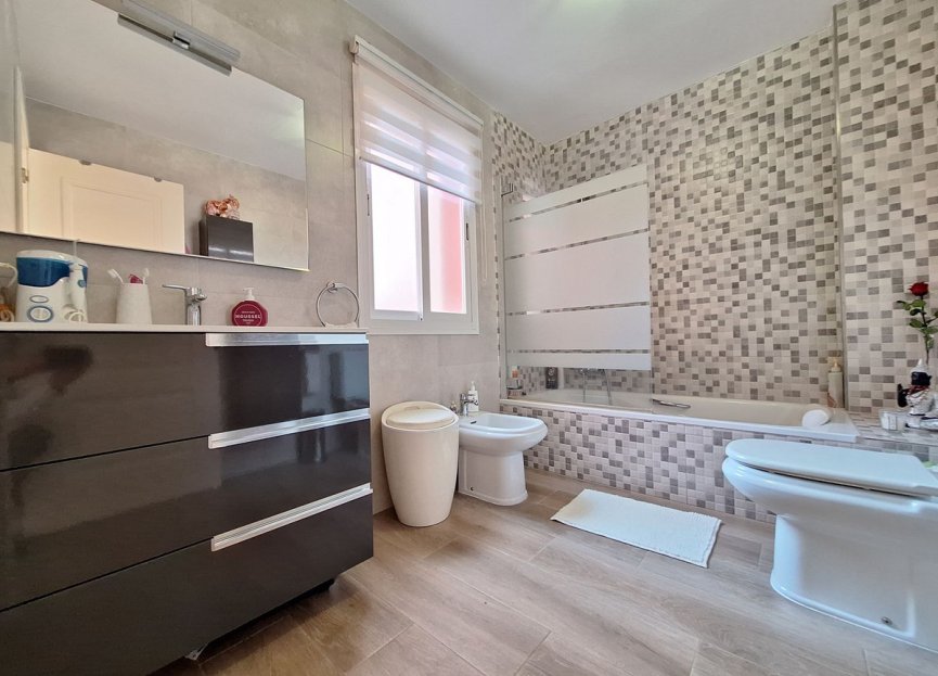 Resale - House - Townhouse - Estepona - Estepona Centro