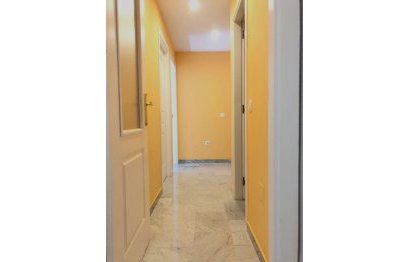 Resale - Apartment - Middle Floor Apartment - Marbella - Nueva Andalucia