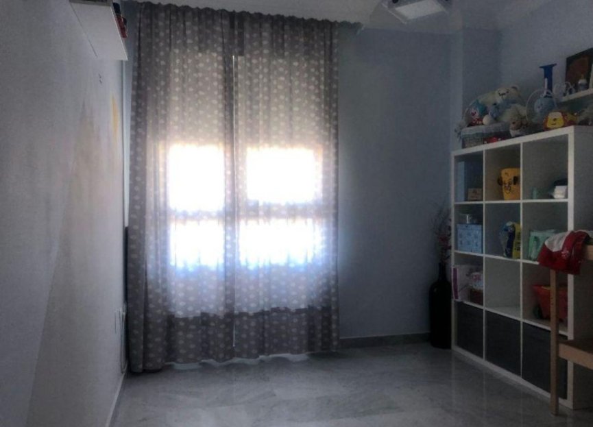 Resale - Apartment - Middle Floor Apartment - Marbella - Nueva Andalucia