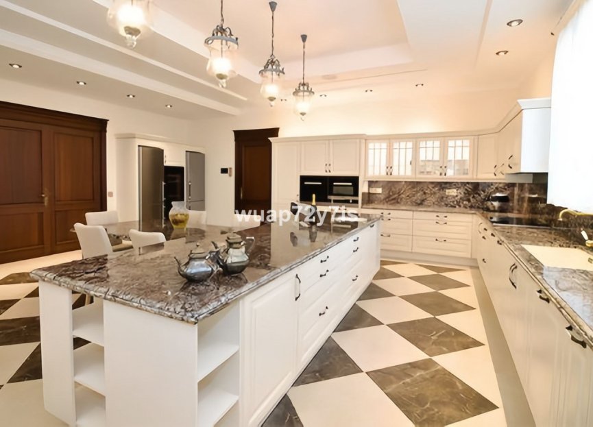 Resale - House - Detached Villa - Marbella - Marbella Centro