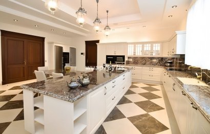 Resale - House - Detached Villa - Marbella - Marbella Centro