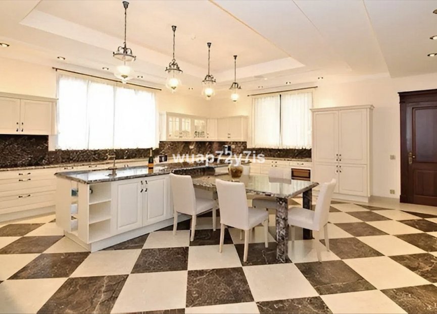 Resale - House - Detached Villa - Marbella - Marbella Centro