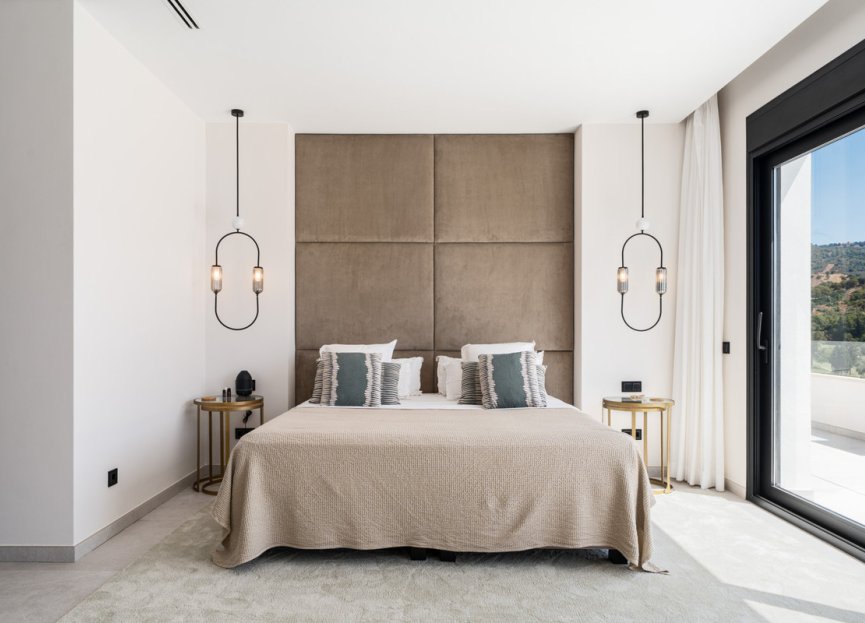 Resale - House - Detached Villa - Marbella - Elviria