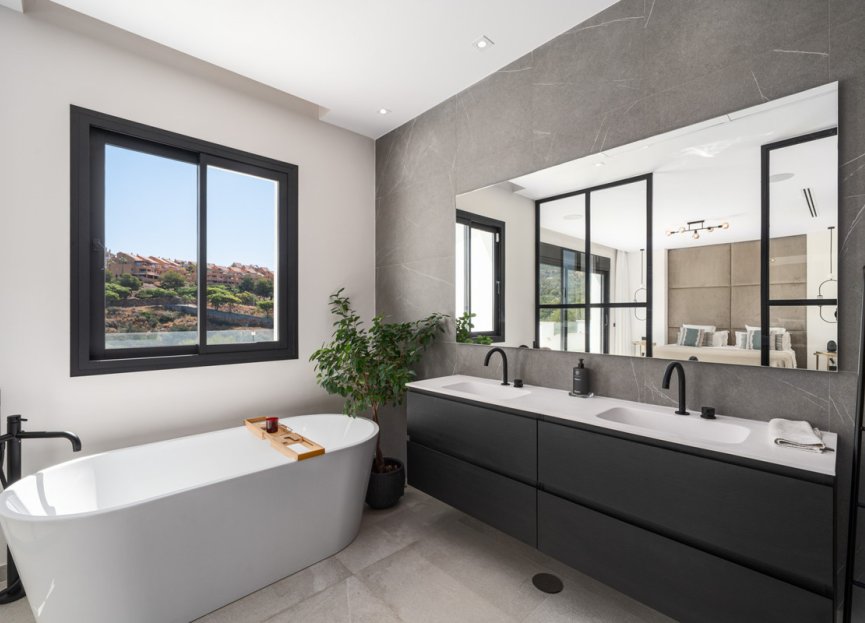 Resale - House - Detached Villa - Marbella - Elviria