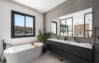 Resale - House - Detached Villa - Marbella - Elviria