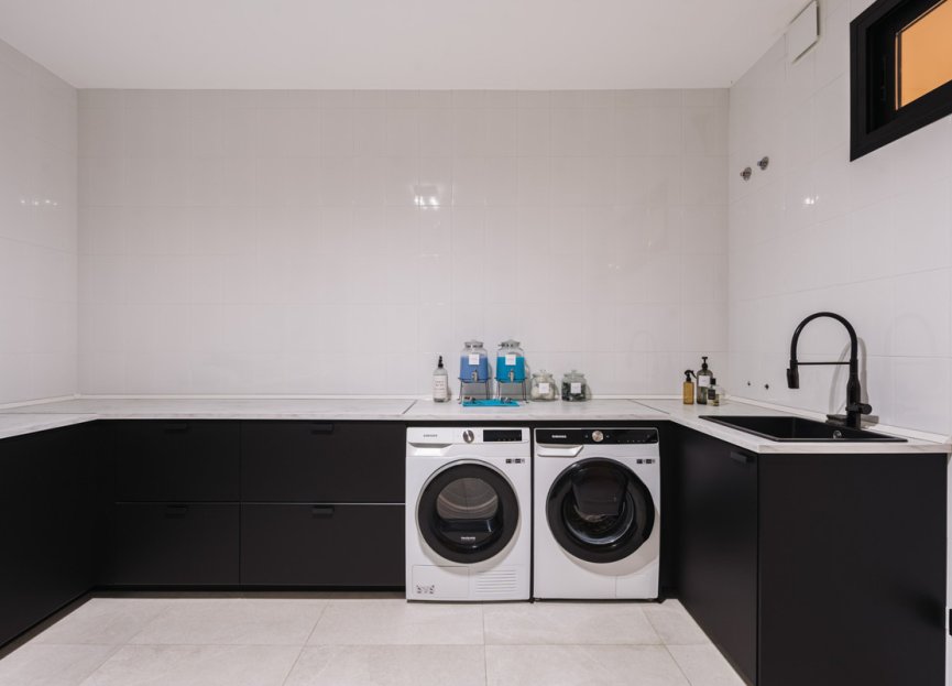 Resale - House - Detached Villa - Marbella - Elviria