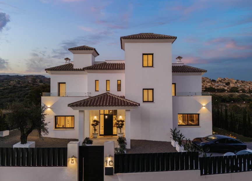 Resale - House - Detached Villa - Marbella - Elviria