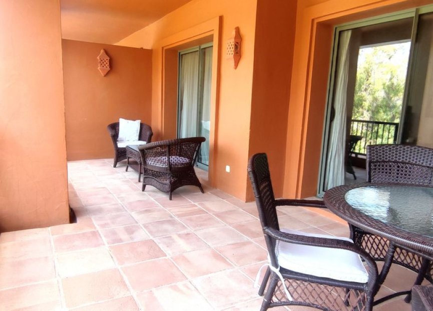 Resale - Apartment - Middle Floor Apartment - Estepona - Atalaya