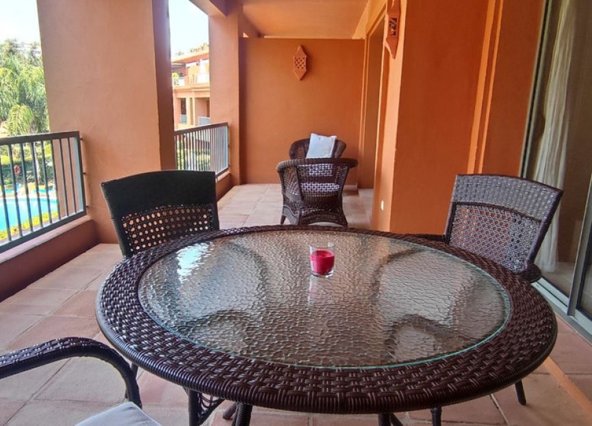 Resale - Apartment - Middle Floor Apartment - Estepona - Atalaya