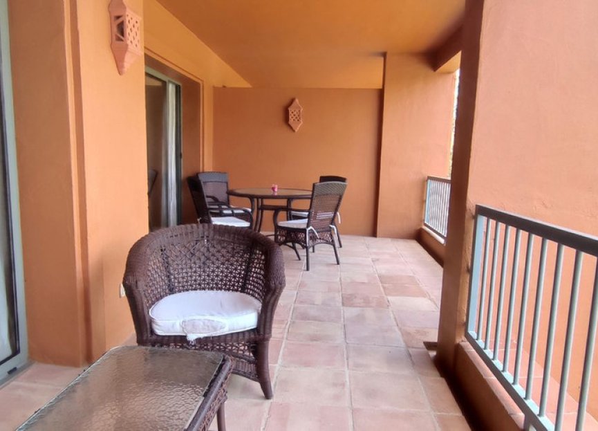 Resale - Apartment - Middle Floor Apartment - Estepona - Atalaya