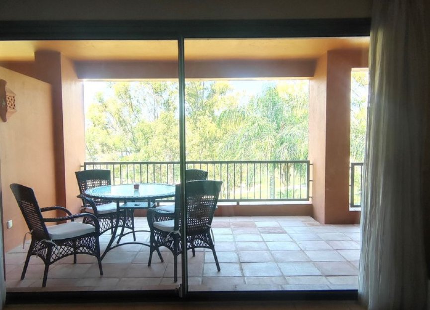 Resale - Apartment - Middle Floor Apartment - Estepona - Atalaya