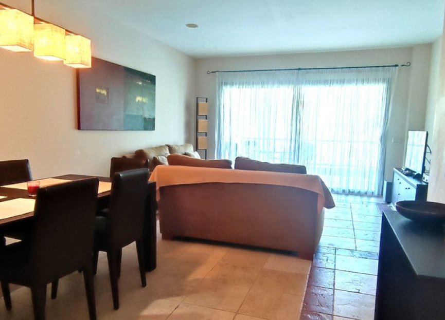 Resale - Apartment - Middle Floor Apartment - Estepona - Atalaya