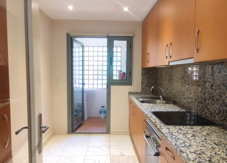 Resale - Apartment - Middle Floor Apartment - Estepona - Atalaya