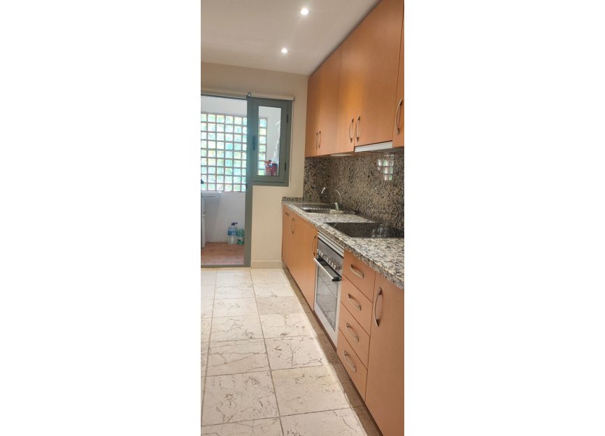 Resale - Apartment - Middle Floor Apartment - Estepona - Atalaya