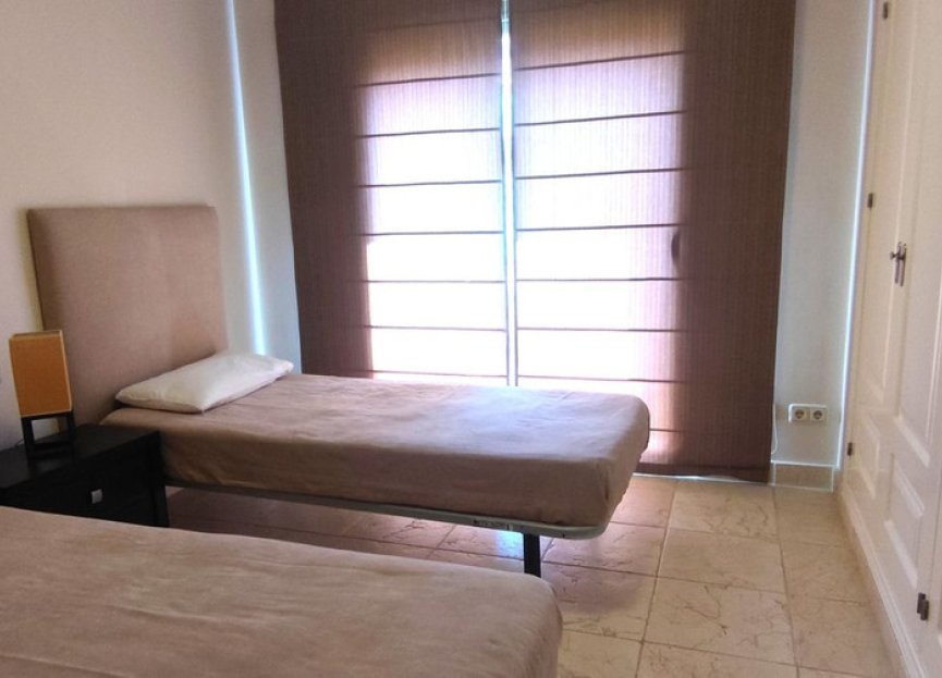 Resale - Apartment - Middle Floor Apartment - Estepona - Atalaya