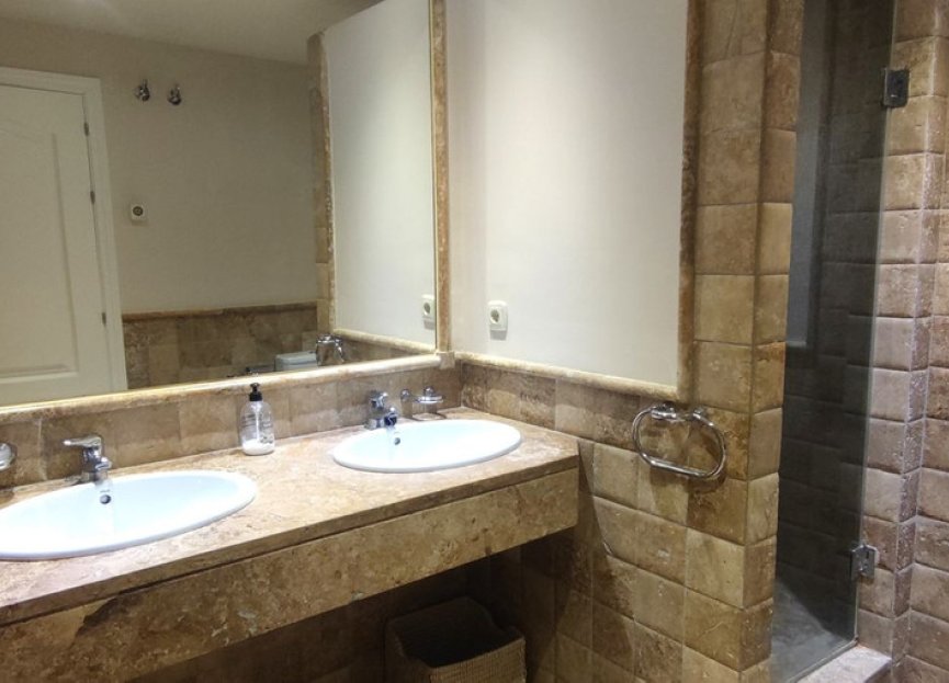 Resale - Apartment - Middle Floor Apartment - Estepona - Atalaya