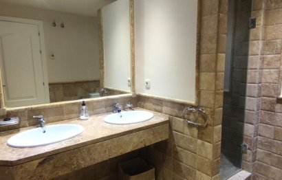 Resale - Apartment - Middle Floor Apartment - Estepona - Atalaya