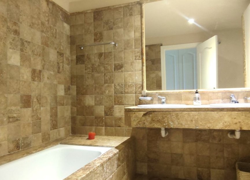 Resale - Apartment - Middle Floor Apartment - Estepona - Atalaya