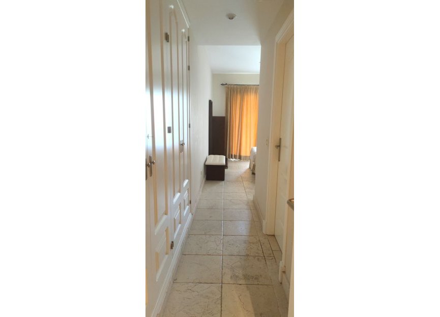 Resale - Apartment - Middle Floor Apartment - Estepona - Atalaya