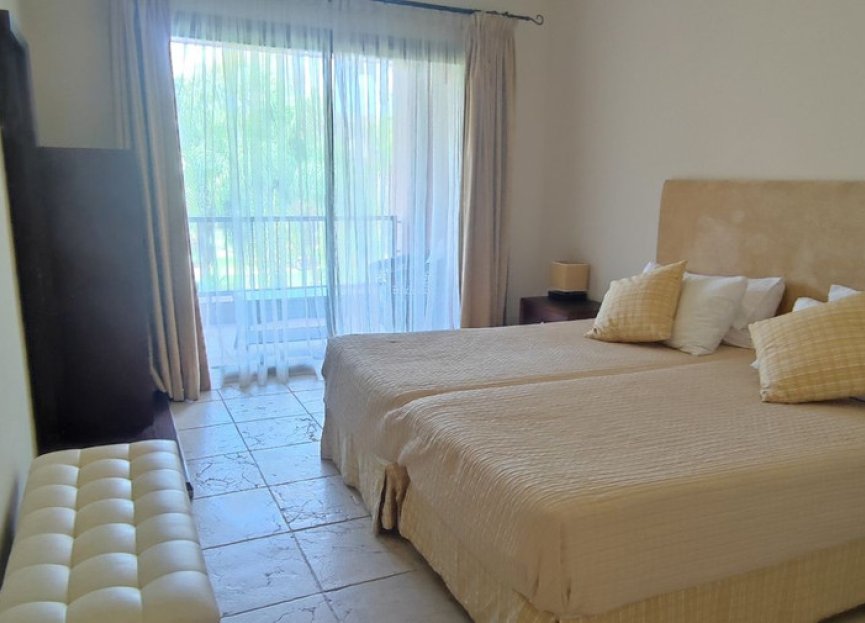 Resale - Apartment - Middle Floor Apartment - Estepona - Atalaya