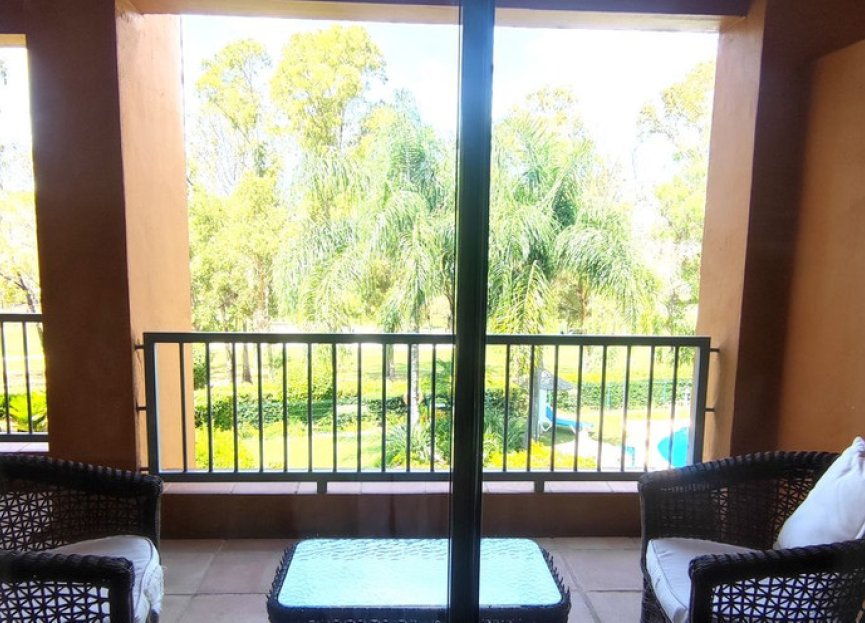 Resale - Apartment - Middle Floor Apartment - Estepona - Atalaya