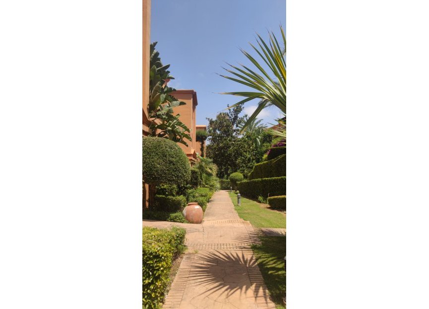 Resale - Apartment - Middle Floor Apartment - Estepona - Atalaya