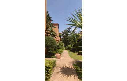 Resale - Apartment - Middle Floor Apartment - Estepona - Atalaya