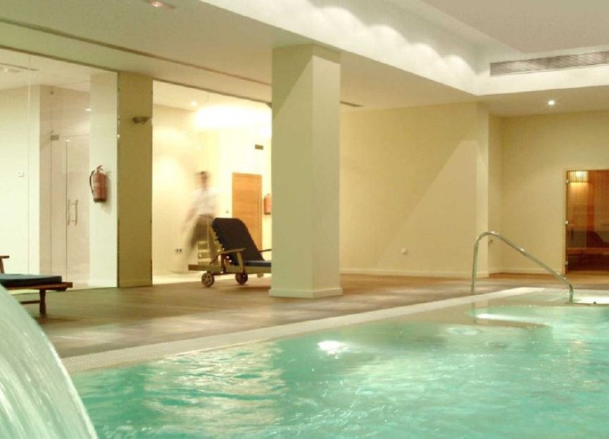 Resale - Apartment - Middle Floor Apartment - Estepona - Atalaya