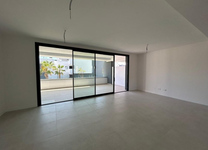 Resale - Apartment - Middle Floor Apartment - Estepona - Estepona Centro