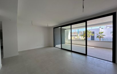 Resale - Apartment - Middle Floor Apartment - Estepona - Estepona Centro