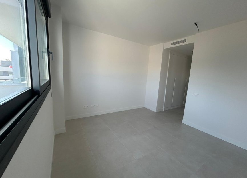 Resale - Apartment - Middle Floor Apartment - Estepona - Estepona Centro