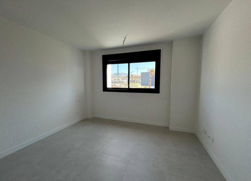 Resale - Apartment - Middle Floor Apartment - Estepona - Estepona Centro