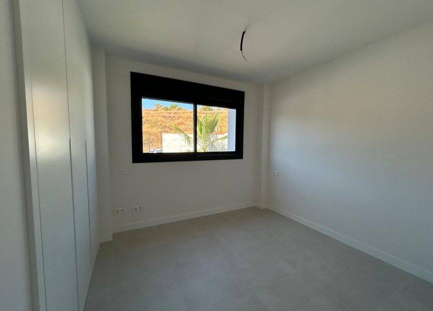 Resale - Apartment - Middle Floor Apartment - Estepona - Estepona Centro