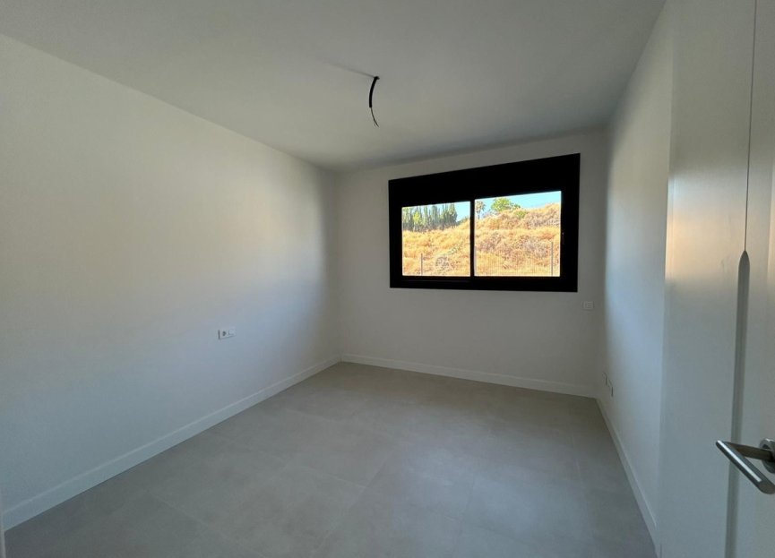 Resale - Apartment - Middle Floor Apartment - Estepona - Estepona Centro