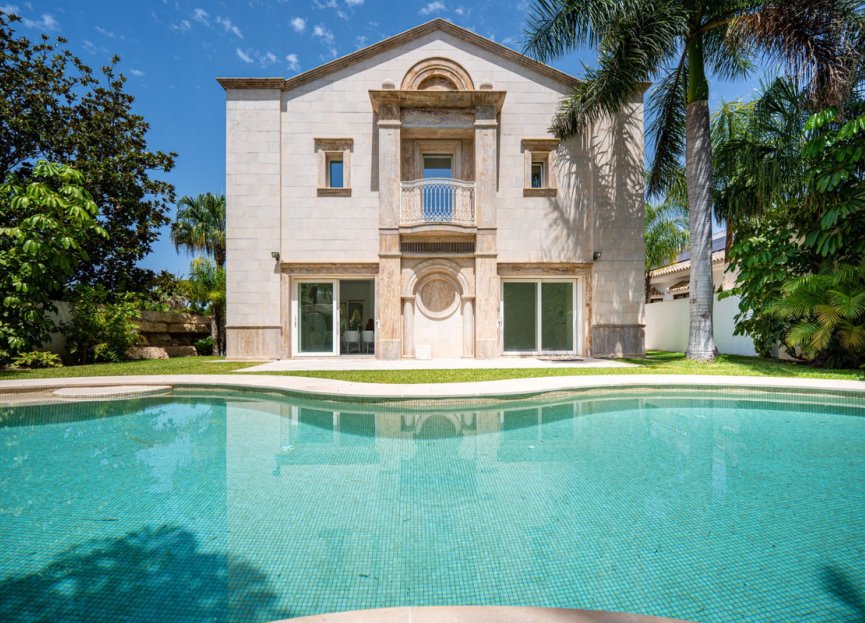 Resale - House - Detached Villa - Marbella - Marbella Centro