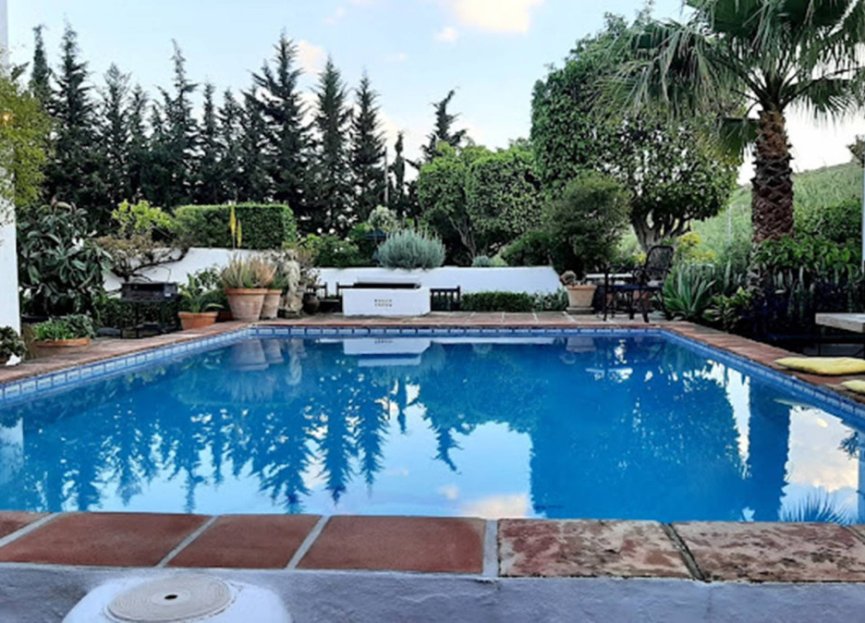 Resale - House - Finca - Cortijo - Estepona - Estepona Centro