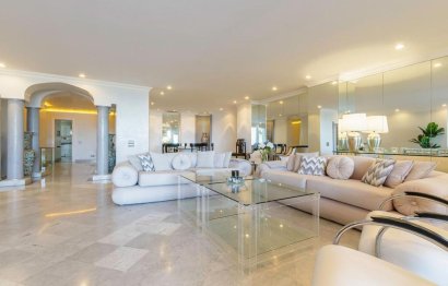 Resale - Apartment - Middle Floor Apartment - Marbella - Puerto Banús