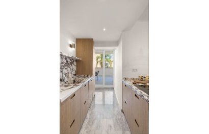 Resale - Apartment - Middle Floor Apartment - Marbella - Nueva Andalucia