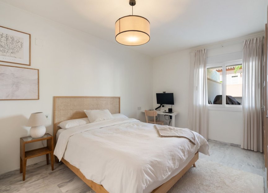 Resale - Apartment - Middle Floor Apartment - Marbella - Nueva Andalucia