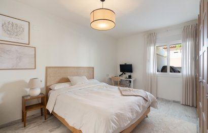 Resale - Apartment - Middle Floor Apartment - Marbella - Nueva Andalucia