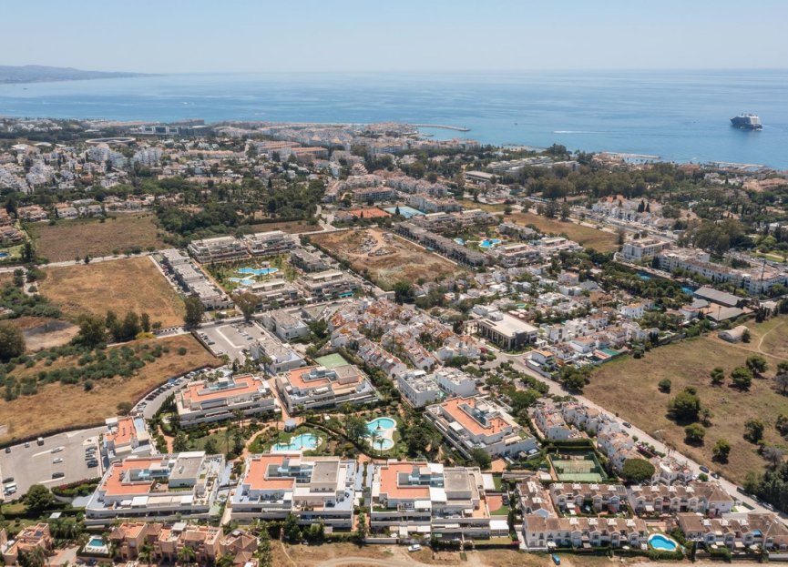 Resale - Apartment - Middle Floor Apartment - Marbella - Nueva Andalucia