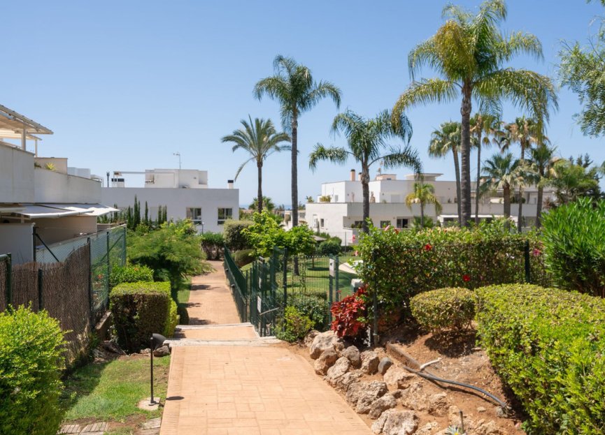 Resale - Apartment - Middle Floor Apartment - Marbella - Nueva Andalucia