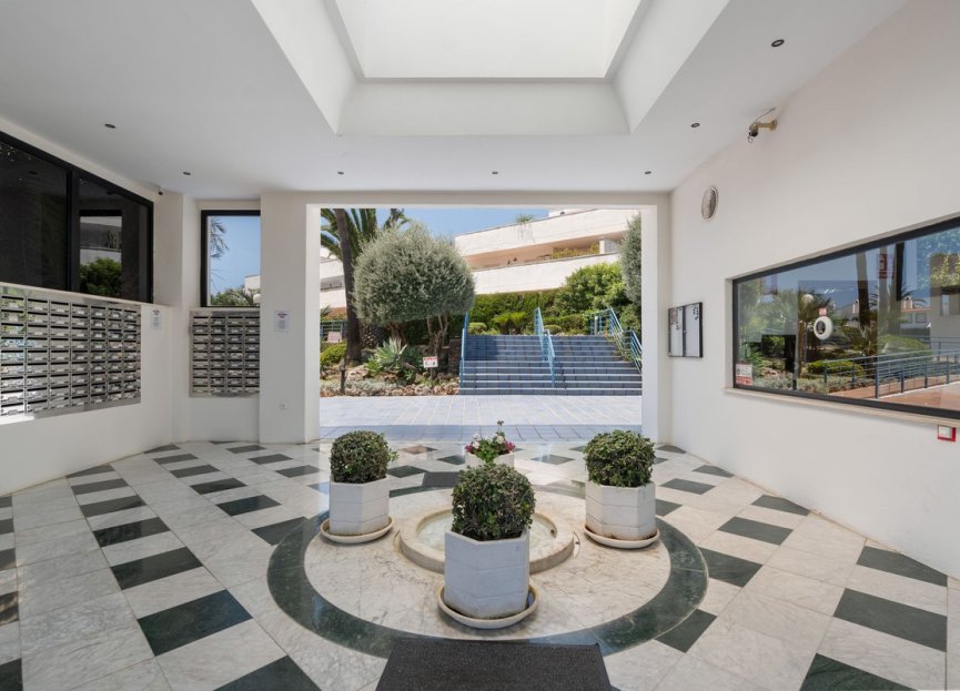 Resale - Apartment - Middle Floor Apartment - Marbella - Nueva Andalucia