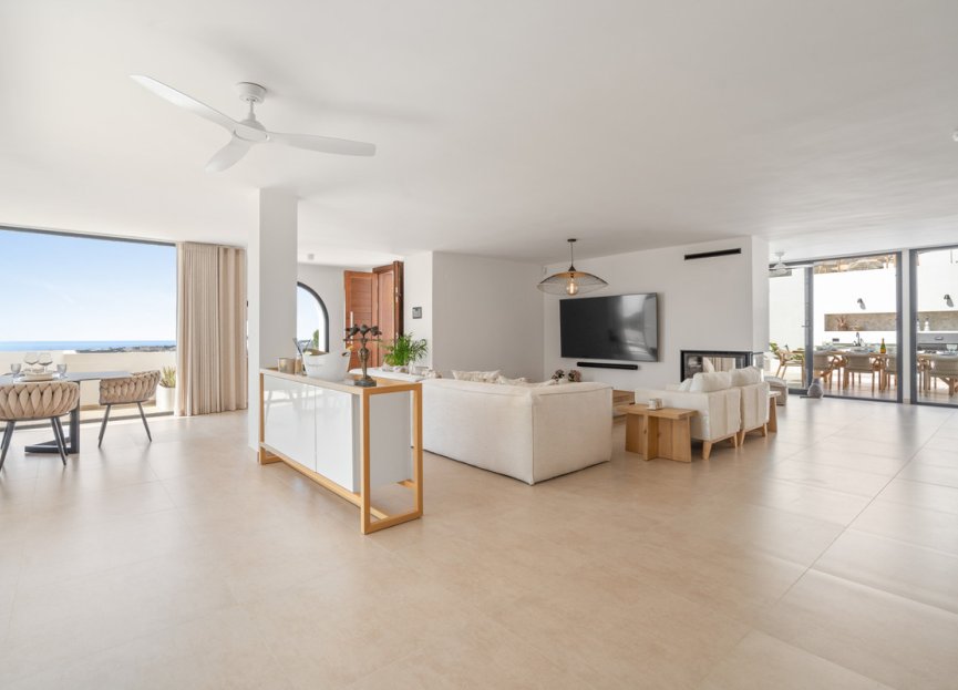 Resale - House - Detached Villa - Marbella - Nueva Andalucia