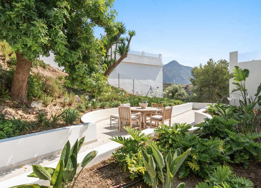 Resale - House - Detached Villa - Marbella - Nueva Andalucia