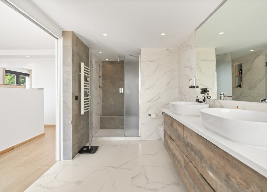 Resale - House - Detached Villa - Marbella - Nueva Andalucia