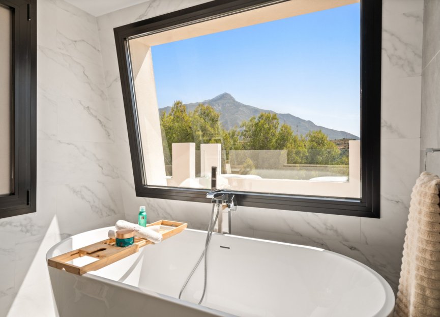 Resale - House - Detached Villa - Marbella - Nueva Andalucia