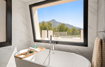 Resale - House - Detached Villa - Marbella - Nueva Andalucia